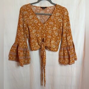 ✨American Eagle orange floral bell sleeve crop top with tie front✨